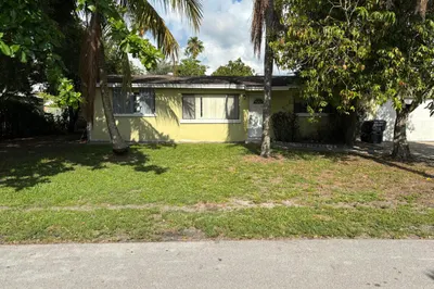 2201 W Carol Circle, West Palm Beach, FL