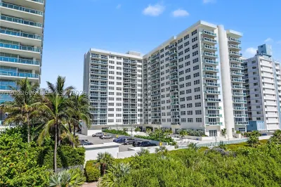 6917 Collins Ave #605 1