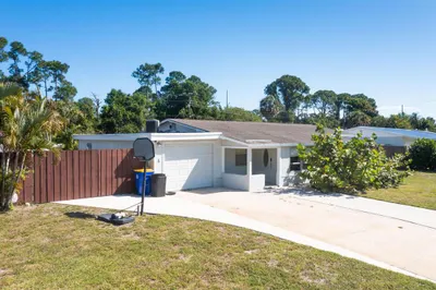 1789 NW Sunset Boulevard 1