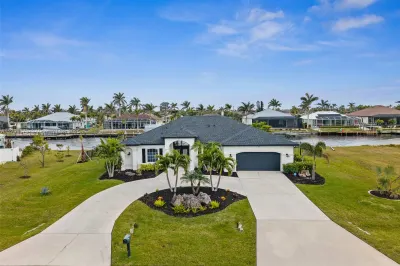 Welcome to 5207 SW 20th Place!