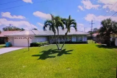 1280 SW 27th Place 1