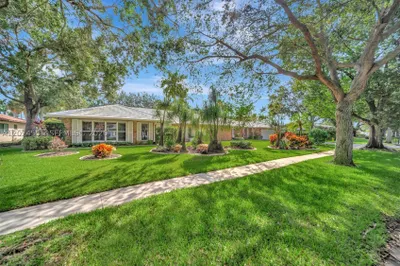 560 W Tropical Way 1