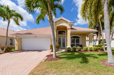 587 NW Lambrusco Drive 1