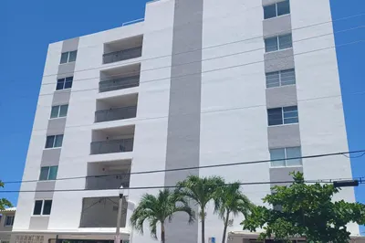 8001 N CRESPI Boulevard #2C 1