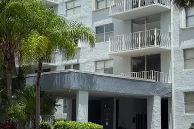 480 EXECUTIVE CENTER Drive #3H 1