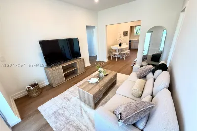 1535 West Ave #4 1