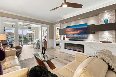 16 HARBOUR ISLE Drive W #306 1