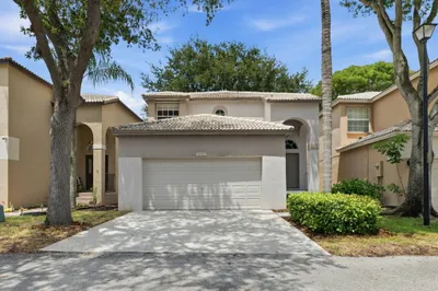 5205 Eagle Cay Manor 1