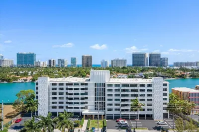 10101 E Bay Harbor Dr #202 1