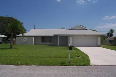 2163 SE Shelter Drive 1