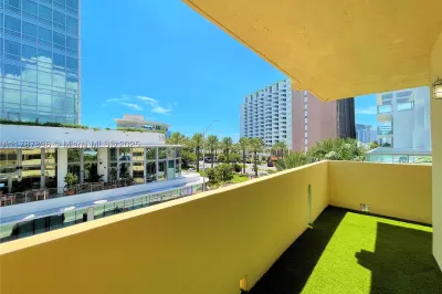 2924 Collins Ave #403 1