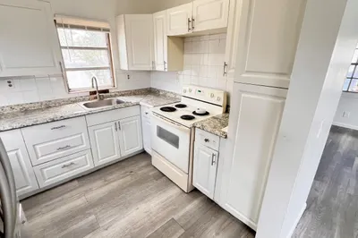 1000 W Lakewood Road #6 1