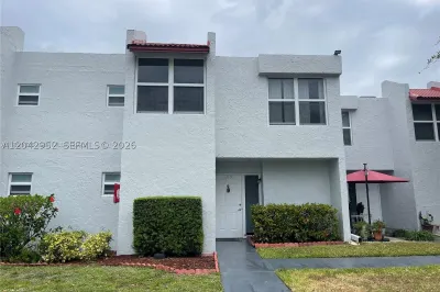9401 Evergreen Pl #103 1