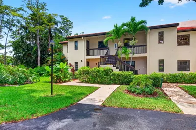 8460 Casa Del Lago 1