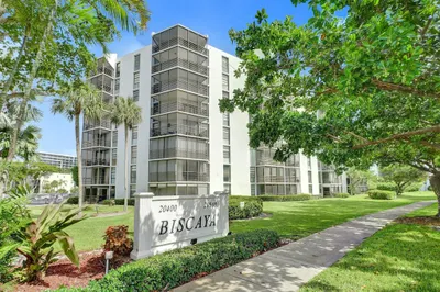 20400 W COUNTRY CLUB Drive #118 1