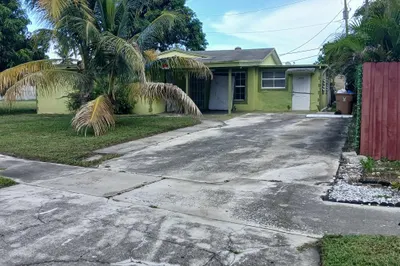 490 NW 3rd Terrace 1