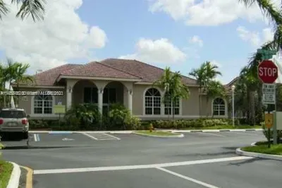 3241 Sabal Palm Mnr #101 1