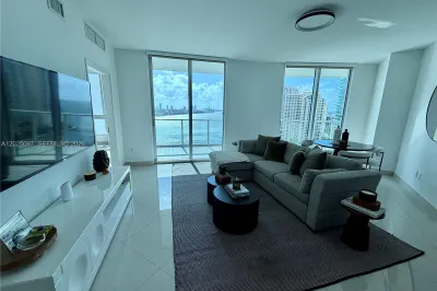 300 S Biscayne Blvd #1810 1