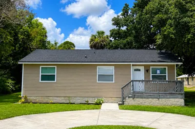 2405 N 44th Street 1