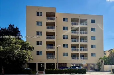 601 SW 37th Ave #505 1