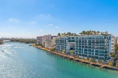 9221 E Bay Harbor Dr #309 1