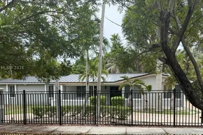 8220 SW 152nd St 0 1