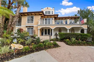 6 Castle Hill Way 1