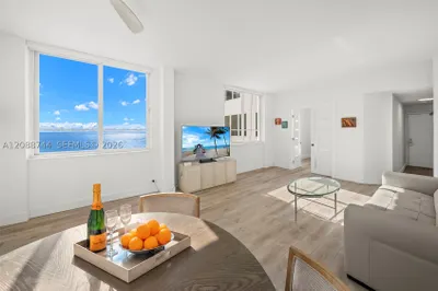 5005 Collins Ave #1525 1