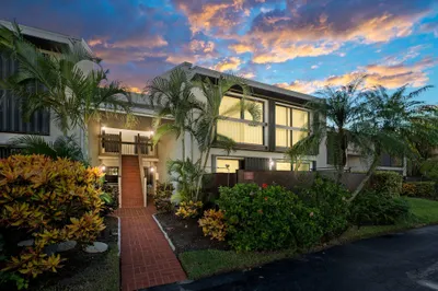 3225 S Lakeview Circle #22-202 1