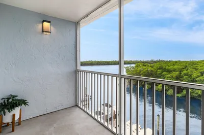 689 NE 6th Court #4050 1
