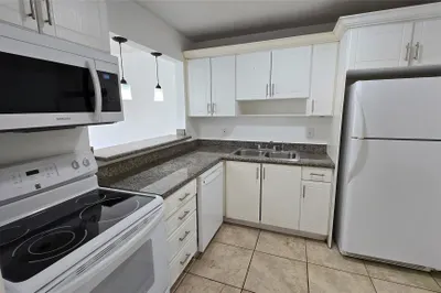 15205 NE 6TH Avenue #D206 1