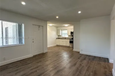 2401 NW 9th Ave #3 1