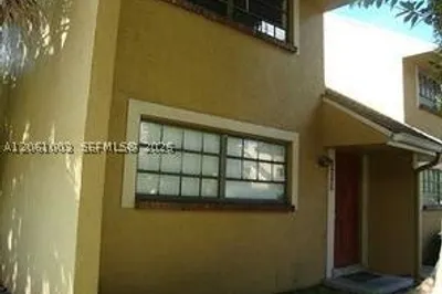 3246 N Pine Island Rd #101 1