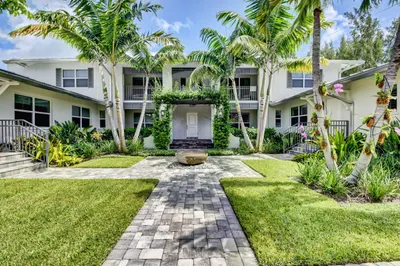 1025 Casuarina Road #4 1