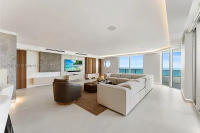 5801 Collins Ave #900 1