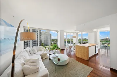 4779 Collins Ave #1005 1