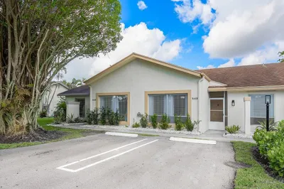 840 Lago Road 1