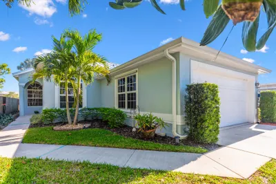 3573 SW Coco Palm Drive 1