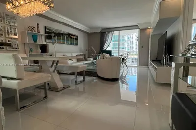 1200 Brickell Bay Dr #1519 1