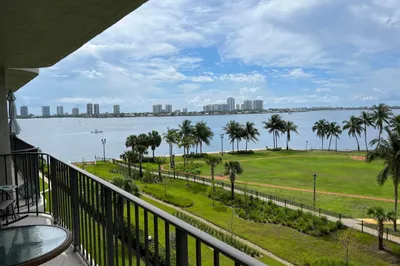 801 LAKE SHORE Drive #515 1