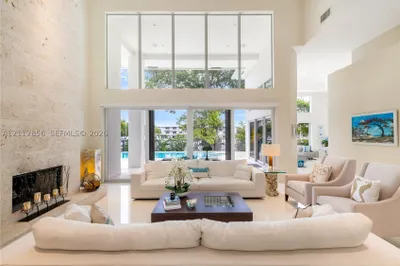 285 Las Brisas Ct 1