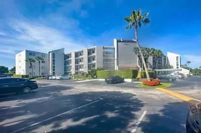 6850 10th Avenue N #206 1