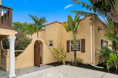 735 Colonial Road 1