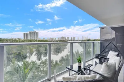 16385 N Biscayne Blvd #403 1