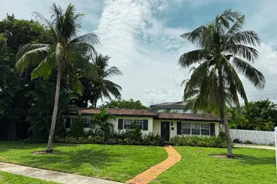 300 NE 7th St (16)