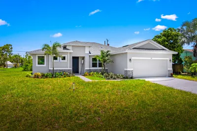 380 SW Kestor Drive 1