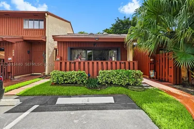 458 SE 11th Ter 1