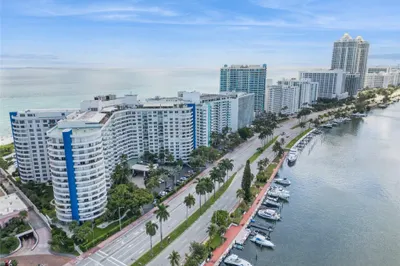 5161 Collins Ave #1118 1