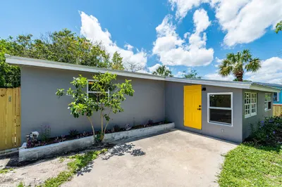 708 SW 8th Court 1