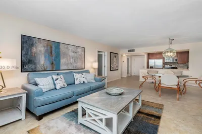 2301 Collins Ave #301 1